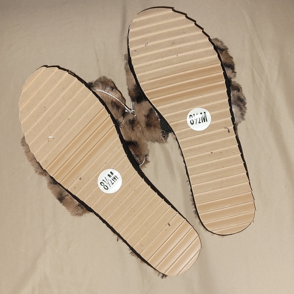 Brand New Forever 21 House Slides - Picture 2 of 4